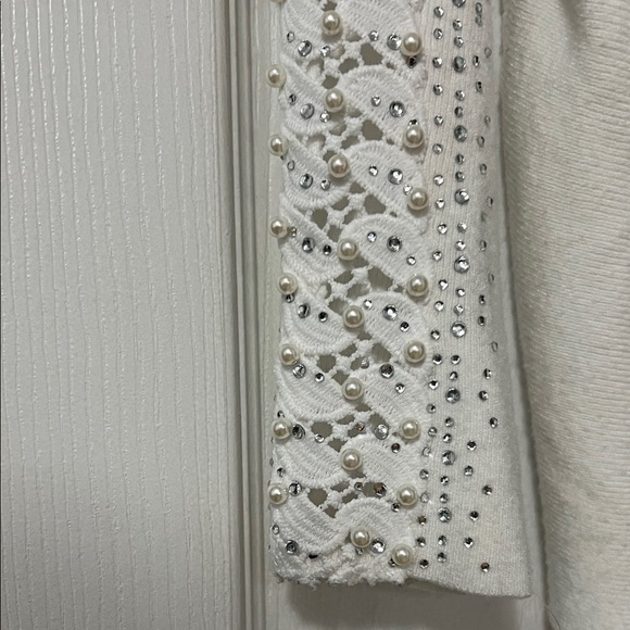 Milano White Blouse with Lace Sleeves - Picture 2 of 5